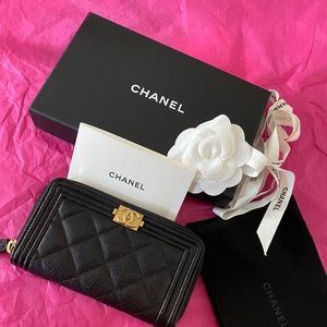 SOLD ✨ Chanel Zipped Wallet